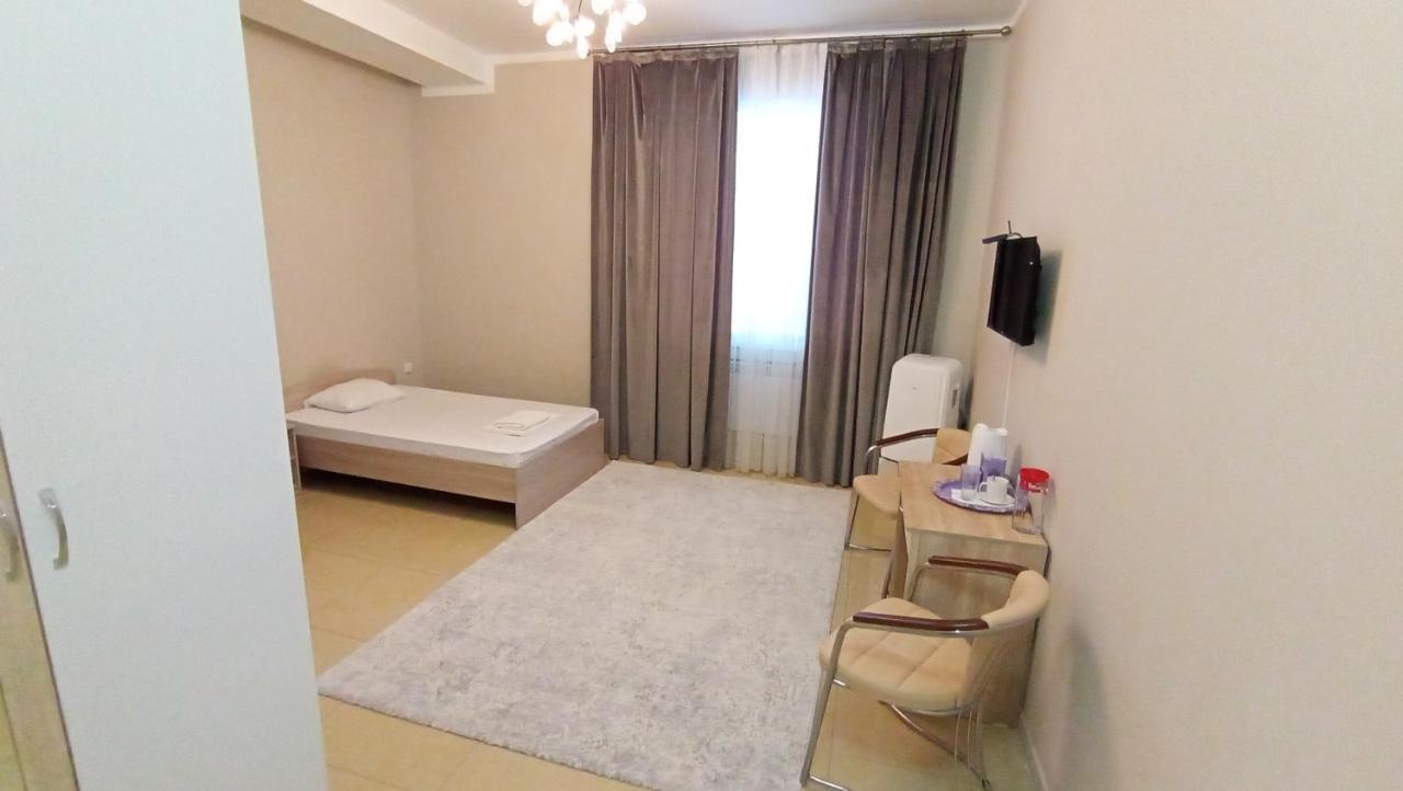 Station Hostel Atyraū エクステリア 写真