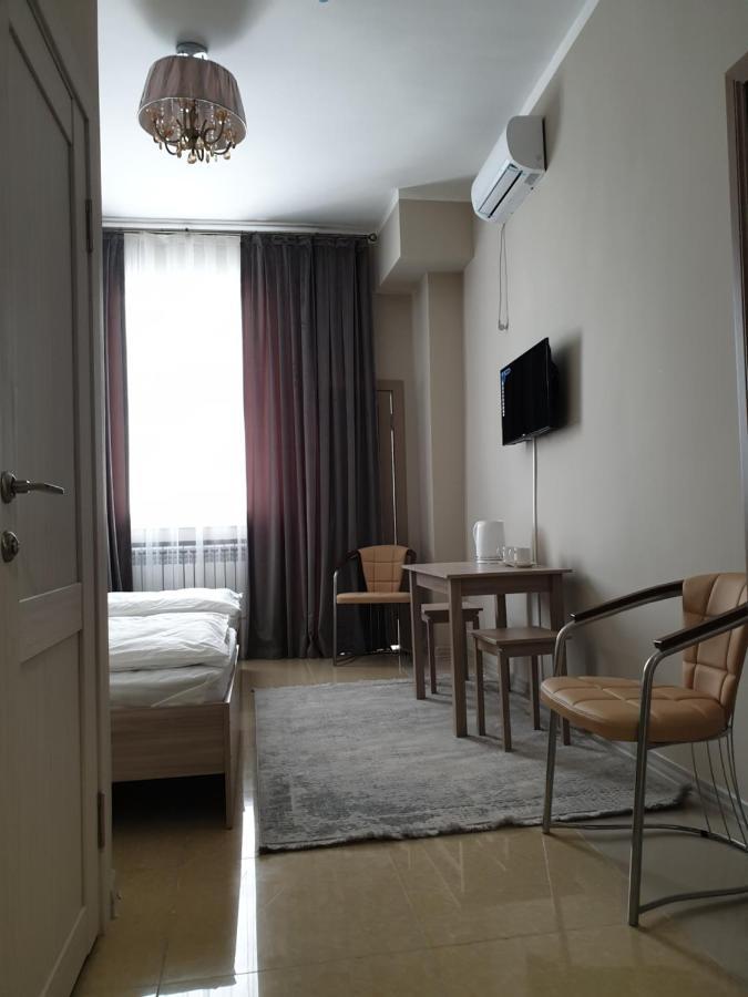 Station Hostel Atyraū エクステリア 写真